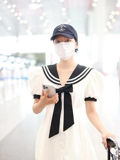 泡袖服装的穿搭要点qmh球盟会亚博泡(图4)